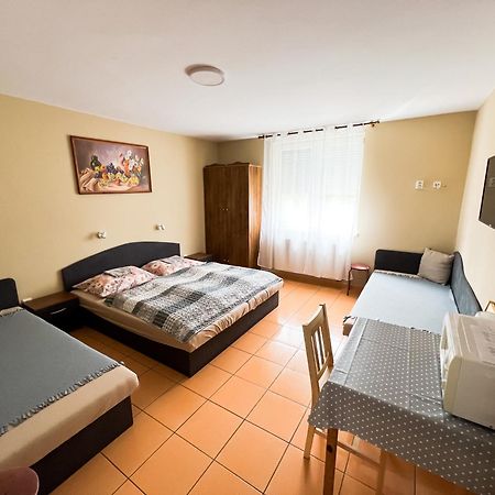 Apartman Taktik Apartman Veľký Meder Kültér fotó