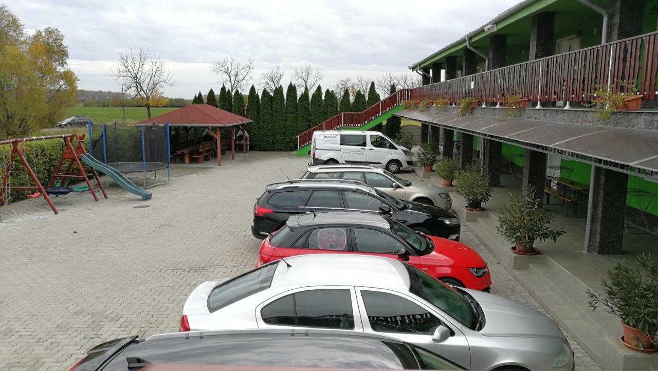 Apartman Taktik Veľký Meder Kültér fotó